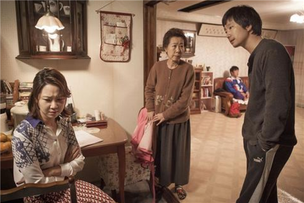 5部让你笑尿的韩国喜剧片: 高龄化家族第一奶奶强盗团上榜