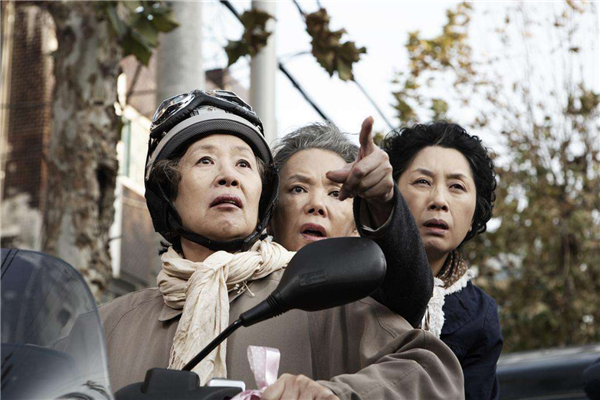 5部让你笑尿的韩国喜剧片: 高龄化家族第一奶奶强盗团上榜