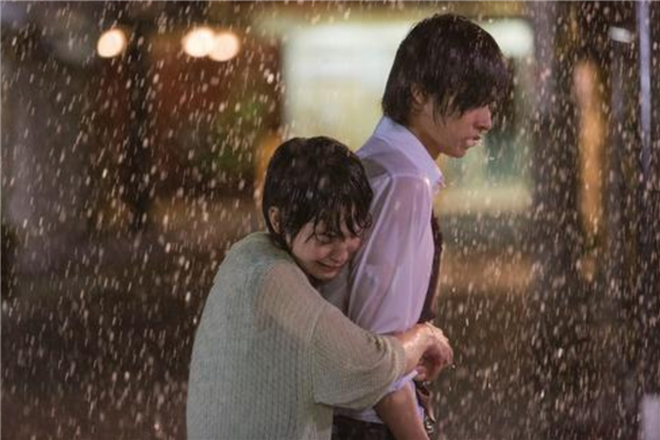 5部甜到哭的日本恋爱电影: 近距离恋爱和邻居同居上榜