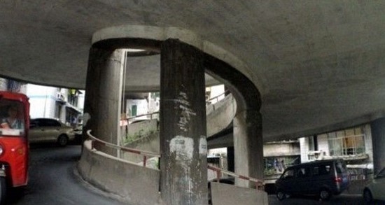 重庆最难停的停车库：国金中心地下停车库 下5层绕8圈
