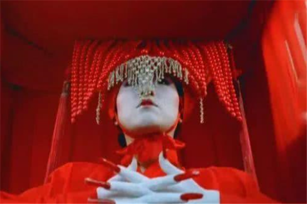 林正英十部最经典的僵尸片:：童年阴影、红白双煞极其骇人