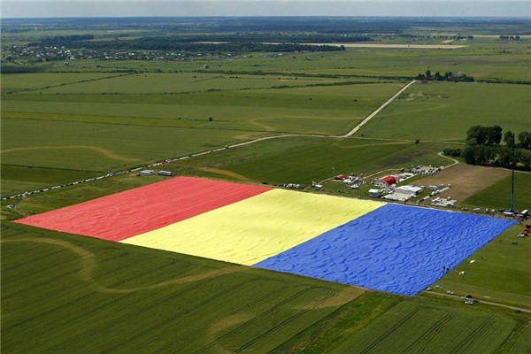 世界上最大的国旗 整体长度可达3490.4米宽度226.9米