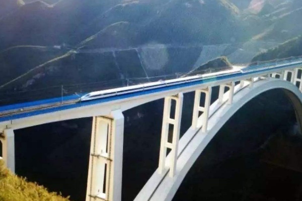 世界最长桥:行车需要2小时 跨越五个市长164公里