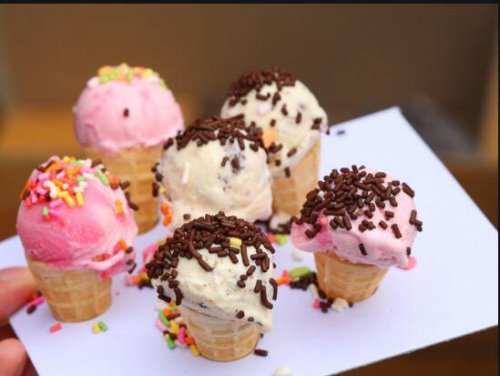 世界上最小的冰淇淋 拇指大小的迷你冰淇淋一口一个 售价一美元