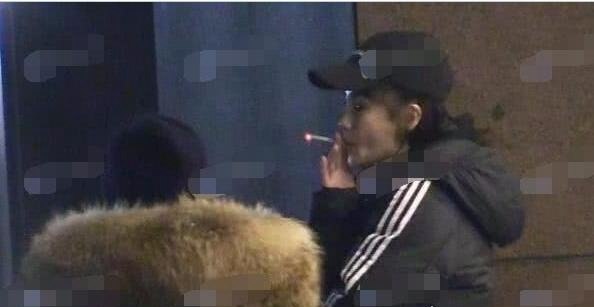 Angelababy抽烟被拍 自己＂打脸＂【曾公开下决心戒烟未成功)