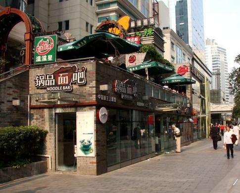 上海有名气的小吃数不清，时光匆匆有几条老牌美食街侬还记得伐？