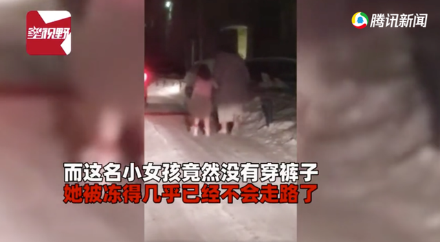 俄罗斯奶奶带孙女在零下30度室外行走，镜头拉近一看气炸