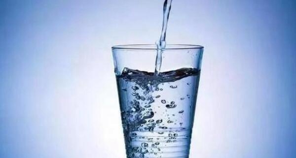 长期喝纯净水对身体有害吗？有害代谢失衡/铅含量超标