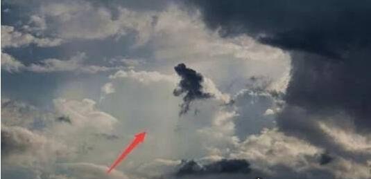 有人拍到了真的孙悟空 30年前有人拍到出现在天空的孙悟空