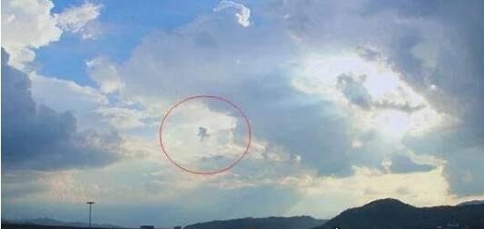 有人拍到了真的孙悟空 30年前有人拍到出现在天空的孙悟空