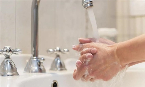 洗手液可以洗衣服吗？可以洗/去污效果很差有杀菌作用