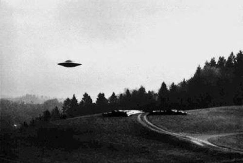 凤凰山事件 游客见到UFO并像被电击一样