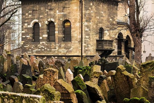 中世纪的吸血鬼葬礼是怎么回事 揭秘欧洲中世纪可怕的吸血鬼葬礼