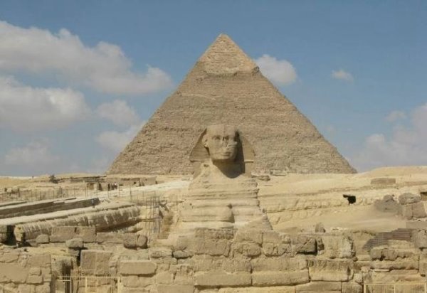 金字塔是人类建造的吗？金字塔石板里面发现人类头发