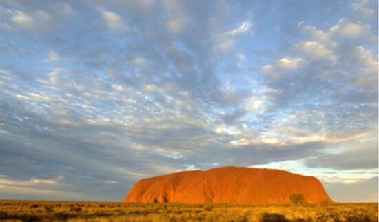 澳洲神石之谜 巨石不同季节变换不同的颜色科学无解