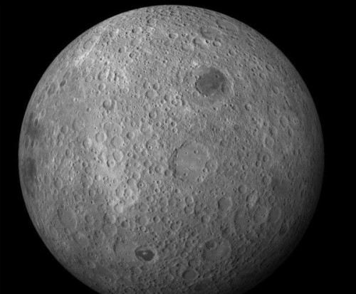 月球发现地球岩石 霍金警告人类不要登月！