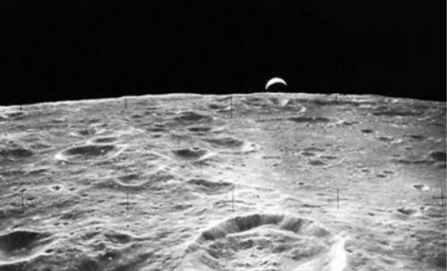 月球发现地球岩石 霍金警告人类不要登月！
