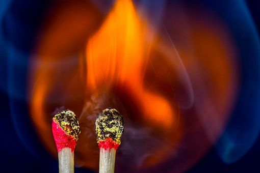 火柴是什么时候发明的 火柴是什么材料做的