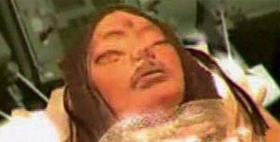 美国飞船发现月球女尸并带回地球 女尸长了三只眼(假的)