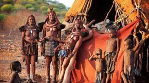 非洲纳米比亚辛巴族 女人袒胸露乳一辈子不洗澡