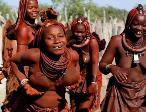 非洲纳米比亚辛巴族 女人袒胸露乳一辈子不洗澡