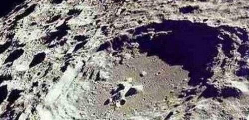 月球发现活嫦娥疑似三眼女人 隐藏在月球背面与世隔绝