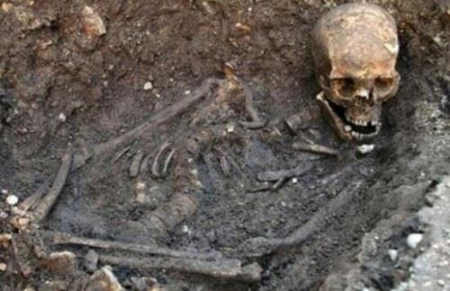 不翼而飞的古英国人遗骸 尸体腐烂被自然风化未被埋葬