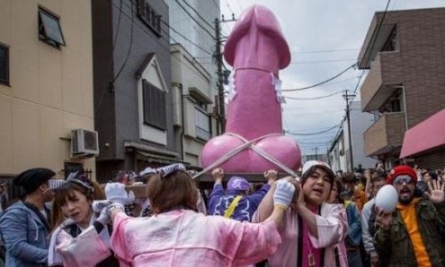 盘点日本五大变态风俗 日本男性几近全裸参加“会阳节”
