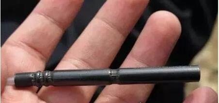 捡钢笔手指被炸断4根 称是＂钢笔炸弹＂乃谣言(正在调查中)