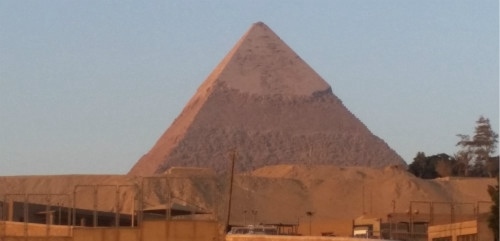 世界上最大的金字塔 胡夫金字塔136.5米/684万吨