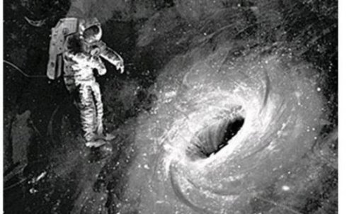 二名宇航员被吸入黑洞 有传言某宇航员通过黑洞穿越到古代