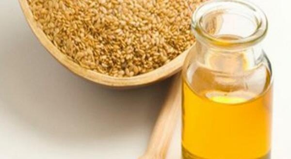 亚麻籽油是什么？榨出来的 亚麻籽食用亚麻籽油有减肥效果