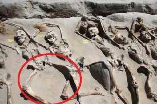 古代殉葬的妃子双腿骨为什么是分开的