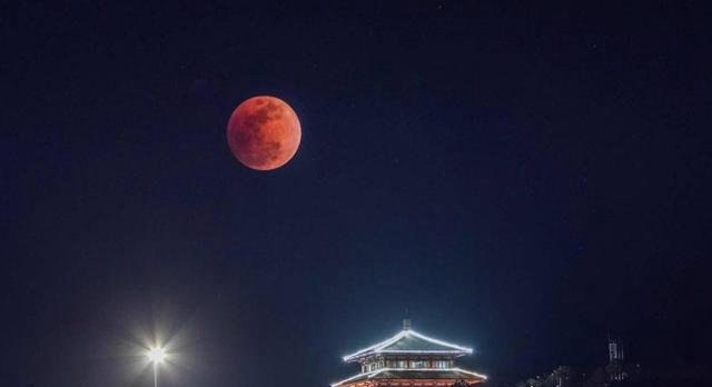 红月亮是什么？兆头 预示着人间将遭遇灾难(一种普通的天文现象)