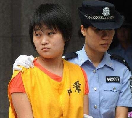 18岁少女齐萍萍杀害父母 肢解碎尸并非父母亲生