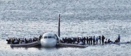 全美航空1549号航班迫降事件 飞机遇鸟击备降哈迪逊河(无人员伤亡)